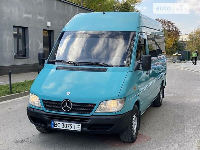 Синий Мерседес Sprinter, объемом двигателя 2.2 л и пробегом 228 тыс. км за 11950 $, фото 3 на Automoto.ua