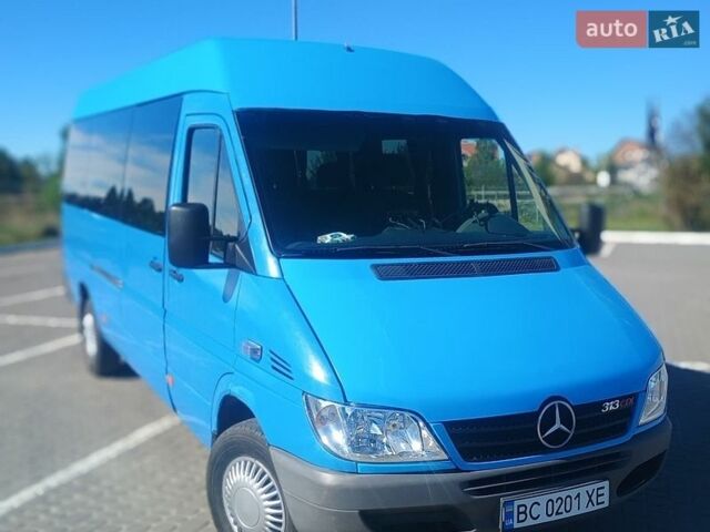 Синий Мерседес Sprinter, объемом двигателя 2.15 л и пробегом 100 тыс. км за 8600 $, фото 2 на Automoto.ua