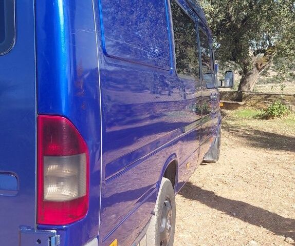 Синій Мерседес Sprinter, об'ємом двигуна 2.7 л та пробігом 999 тис. км за 10000 $, фото 3 на Automoto.ua