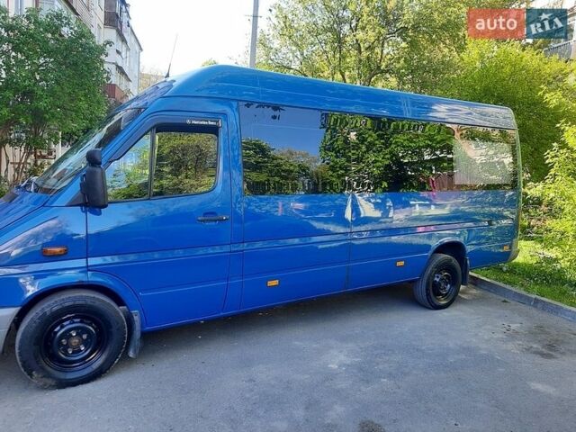 Синий Мерседес Sprinter, объемом двигателя 2.69 л и пробегом 280 тыс. км за 12000 $, фото 1 на Automoto.ua