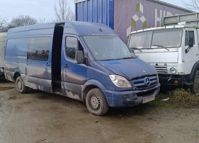 Синий Мерседес Sprinter, объемом двигателя 2.1 л и пробегом 400 тыс. км за 6999 $, фото 1 на Automoto.ua