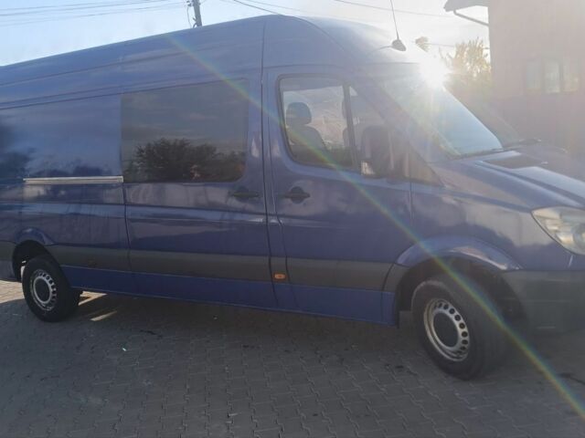 Синий Мерседес Sprinter, объемом двигателя 2.15 л и пробегом 398 тыс. км за 11900 $, фото 3 на Automoto.ua