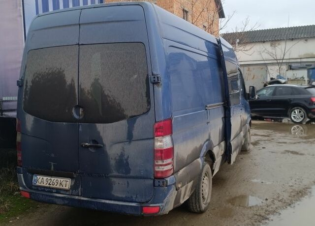 Синий Мерседес Sprinter, объемом двигателя 2.1 л и пробегом 400 тыс. км за 6999 $, фото 3 на Automoto.ua