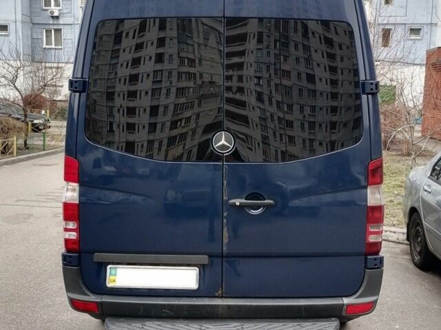 Синій Мерседес Sprinter, об'ємом двигуна 2.1 л та пробігом 747 тис. км за 10000 $, фото 2 на Automoto.ua