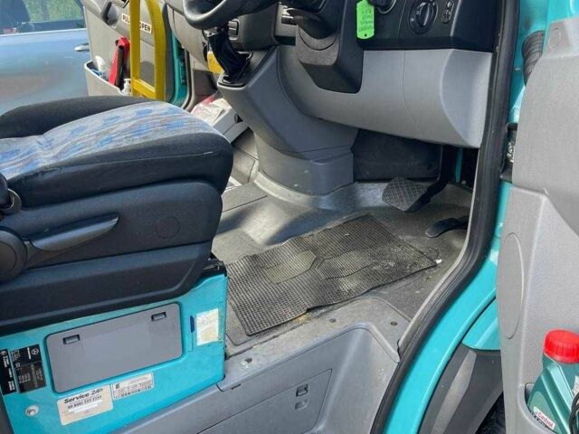 Синій Мерседес Sprinter, об'ємом двигуна 2.2 л та пробігом 250 тис. км за 6500 $, фото 4 на Automoto.ua