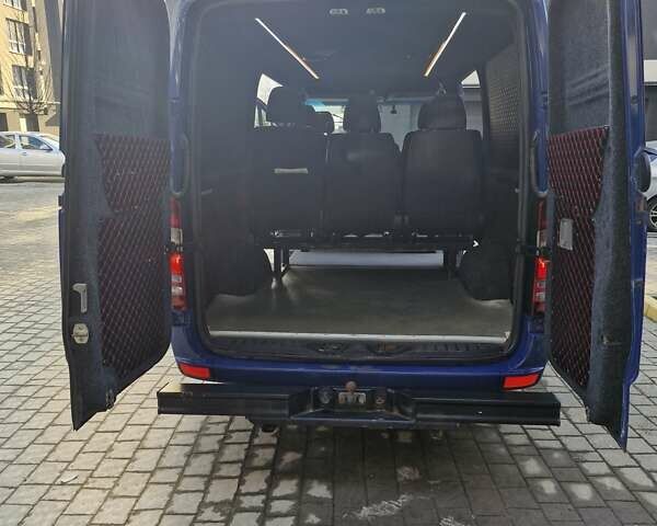 Синий Мерседес Sprinter, объемом двигателя 2.99 л и пробегом 426 тыс. км за 14900 $, фото 5 на Automoto.ua