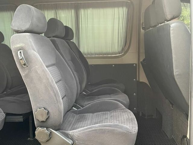 Синий Мерседес Sprinter, объемом двигателя 2.2 л и пробегом 355 тыс. км за 15000 $, фото 5 на Automoto.ua