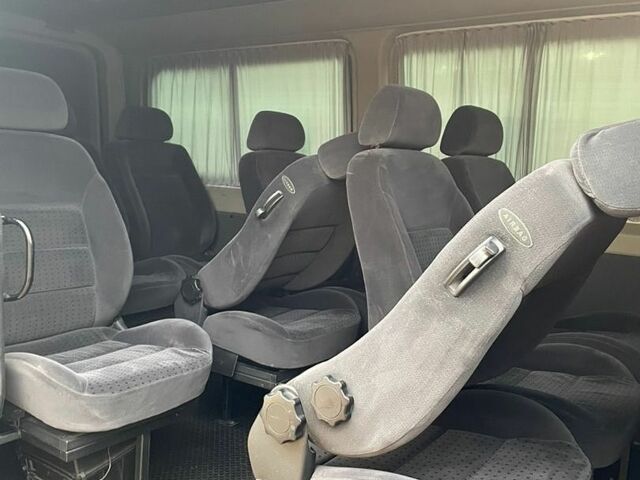 Синий Мерседес Sprinter, объемом двигателя 2.2 л и пробегом 355 тыс. км за 15000 $, фото 4 на Automoto.ua