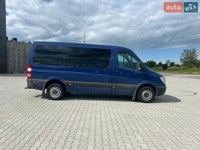 Синий Мерседес Sprinter, объемом двигателя 2.15 л и пробегом 726 тыс. км за 14600 $, фото 2 на Automoto.ua