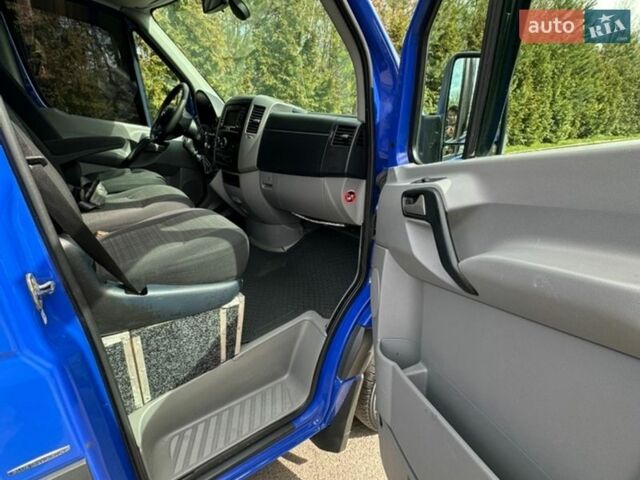 Синій Мерседес Sprinter, об'ємом двигуна 2.99 л та пробігом 270 тис. км за 20000 $, фото 21 на Automoto.ua