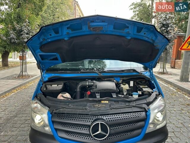 Синий Мерседес Sprinter, объемом двигателя 2.2 л и пробегом 335 тыс. км за 21827 $, фото 40 на Automoto.ua