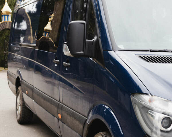 Синий Мерседес Sprinter, объемом двигателя 2.14 л и пробегом 600 тыс. км за 26000 $, фото 5 на Automoto.ua