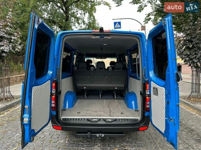 Синий Мерседес Sprinter, объемом двигателя 2.2 л и пробегом 335 тыс. км за 21827 $, фото 24 на Automoto.ua