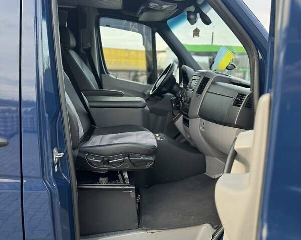 Синій Мерседес Sprinter, об'ємом двигуна 2.14 л та пробігом 238 тис. км за 35999 $, фото 19 на Automoto.ua
