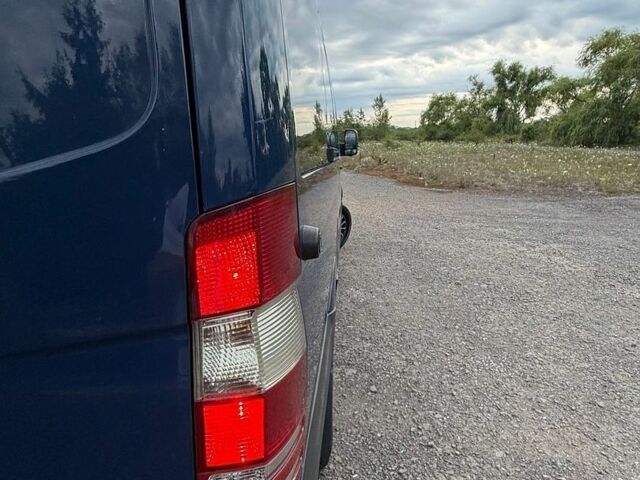 Синий Мерседес Sprinter, объемом двигателя 2.14 л и пробегом 695 тыс. км за 25000 $, фото 3 на Automoto.ua