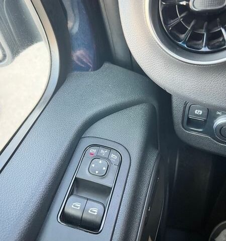 Синий Мерседес Sprinter, объемом двигателя 2.99 л и пробегом 158 тыс. км за 49800 $, фото 5 на Automoto.ua