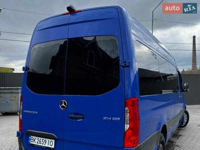 Синий Мерседес Sprinter, объемом двигателя 2.14 л и пробегом 400 тыс. км за 33000 $, фото 4 на Automoto.ua