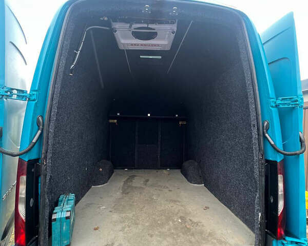 Синий Мерседес Sprinter, объемом двигателя 2.14 л и пробегом 260 тыс. км за 55416 $, фото 5 на Automoto.ua