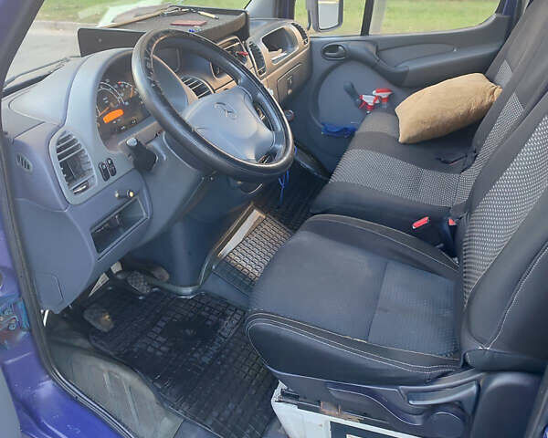 Синий Мерседес Sprinter, объемом двигателя 2.15 л и пробегом 560 тыс. км за 7000 $, фото 7 на Automoto.ua