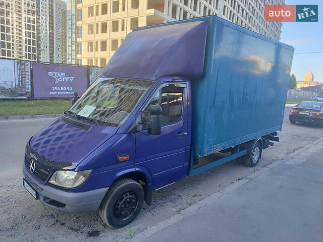 Синий Мерседес Sprinter, объемом двигателя 2.15 л и пробегом 560 тыс. км за 7000 $, фото 1 на Automoto.ua