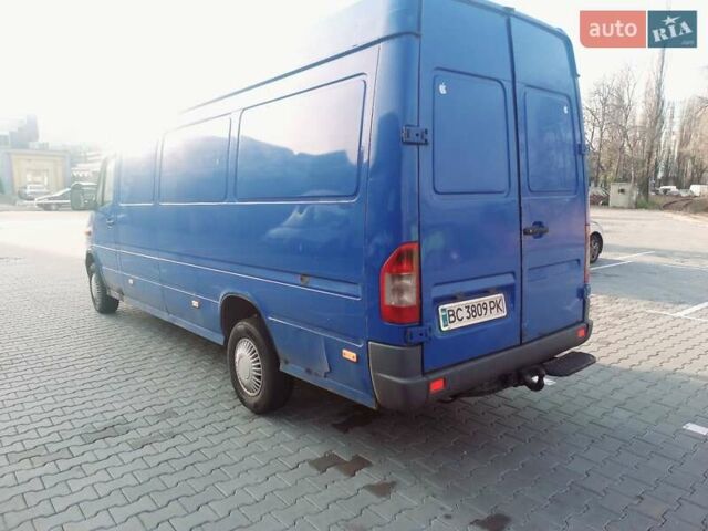 Синий Мерседес Sprinter, объемом двигателя 2.2 л и пробегом 372 тыс. км за 5600 $, фото 2 на Automoto.ua