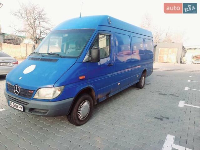 Синий Мерседес Sprinter, объемом двигателя 2.2 л и пробегом 372 тыс. км за 5600 $, фото 1 на Automoto.ua