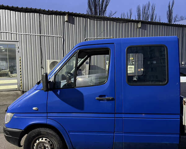 Синий Мерседес Sprinter, объемом двигателя 2.15 л и пробегом 322 тыс. км за 12500 $, фото 5 на Automoto.ua