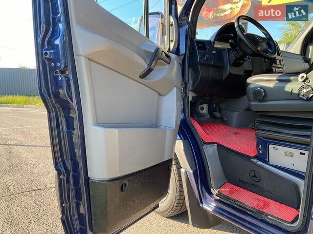 Синий Мерседес Sprinter, объемом двигателя 2.15 л и пробегом 550 тыс. км за 18200 $, фото 17 на Automoto.ua