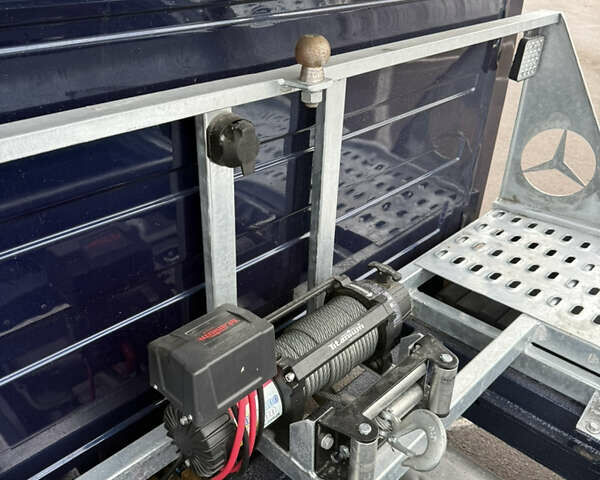 Синий Мерседес Sprinter, объемом двигателя 2.2 л и пробегом 495 тыс. км за 13700 $, фото 17 на Automoto.ua