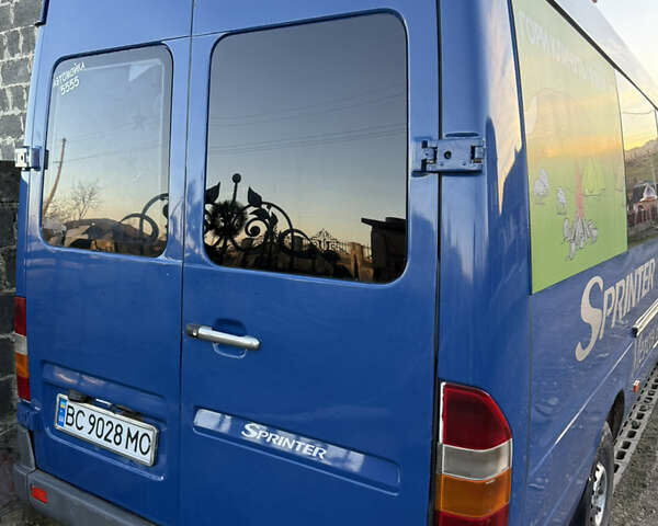 Синий Мерседес Sprinter, объемом двигателя 2.15 л и пробегом 597 тыс. км за 10300 $, фото 2 на Automoto.ua