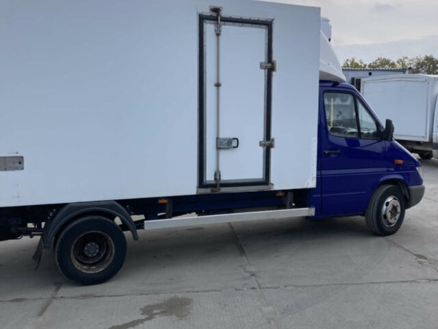 Синий Мерседес Sprinter, объемом двигателя 2.69 л и пробегом 980 тыс. км за 14000 $, фото 3 на Automoto.ua