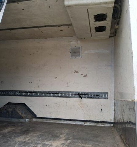 Синий Мерседес Sprinter, объемом двигателя 2.99 л и пробегом 565 тыс. км за 11600 $, фото 3 на Automoto.ua