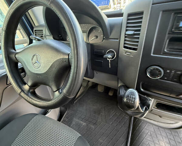 Синій Мерседес Sprinter, об'ємом двигуна 2.99 л та пробігом 405 тис. км за 21500 $, фото 23 на Automoto.ua
