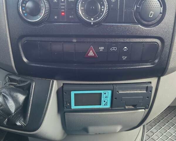 Синий Мерседес Sprinter, объемом двигателя 3 л и пробегом 377 тыс. км за 29999 $, фото 24 на Automoto.ua