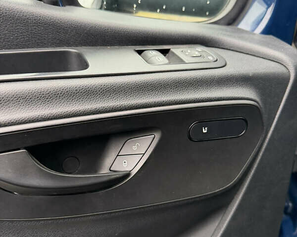 Синий Мерседес Sprinter, объемом двигателя 2.99 л и пробегом 173 тыс. км за 49500 $, фото 26 на Automoto.ua