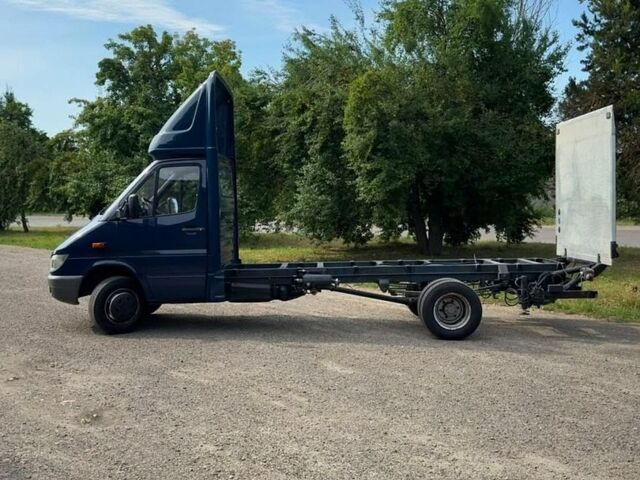 Синий Мерседес Sprinter, объемом двигателя 2.69 л и пробегом 151 тыс. км за 22300 $, фото 3 на Automoto.ua