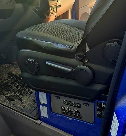 Синий Мерседес Sprinter, объемом двигателя 3 л и пробегом 255 тыс. км за 20400 $, фото 7 на Automoto.ua