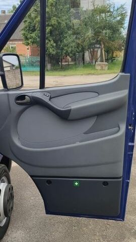 Синій Мерседес Sprinter, об'ємом двигуна 2.7 л та пробігом 265 тис. км за 27800 $, фото 61 на Automoto.ua