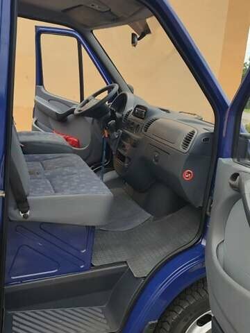 Синий Мерседес Sprinter, объемом двигателя 2.7 л и пробегом 264 тыс. км за 27200 $, фото 47 на Automoto.ua