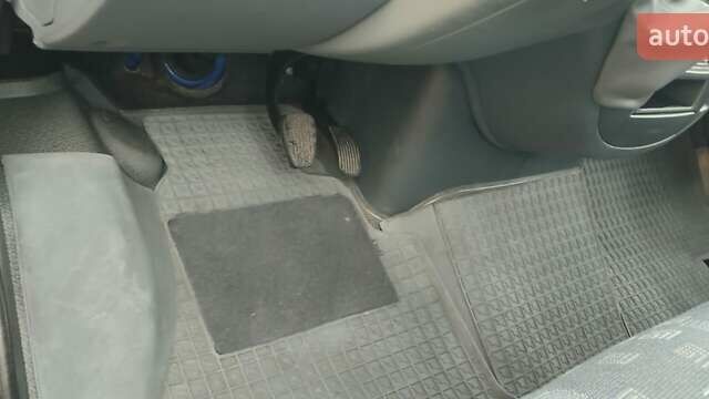 Синий Мерседес Sprinter, объемом двигателя 2.7 л и пробегом 264 тыс. км за 27200 $, фото 34 на Automoto.ua