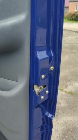 Синій Мерседес Sprinter, об'ємом двигуна 2.7 л та пробігом 265 тис. км за 27800 $, фото 42 на Automoto.ua