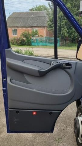 Синій Мерседес Sprinter, об'ємом двигуна 2.7 л та пробігом 265 тис. км за 27800 $, фото 59 на Automoto.ua