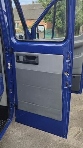 Синій Мерседес Sprinter, об'ємом двигуна 2.7 л та пробігом 265 тис. км за 27800 $, фото 63 на Automoto.ua