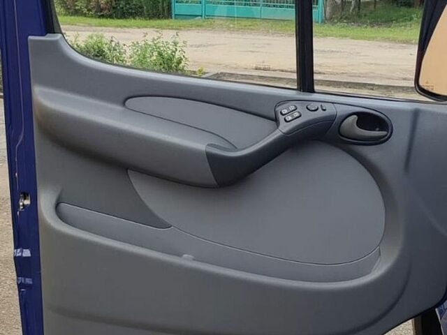 Синій Мерседес Sprinter, об'ємом двигуна 2.7 л та пробігом 264 тис. км за 25700 $, фото 59 на Automoto.ua