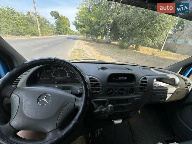 Синий Мерседес Sprinter, объемом двигателя 2.15 л и пробегом 560 тыс. км за 10000 $, фото 6 на Automoto.ua
