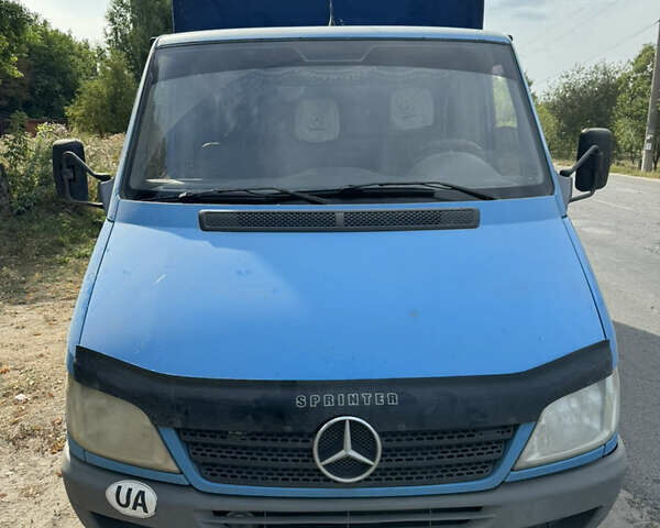 Синий Мерседес Sprinter, объемом двигателя 2.15 л и пробегом 560 тыс. км за 10000 $, фото 2 на Automoto.ua