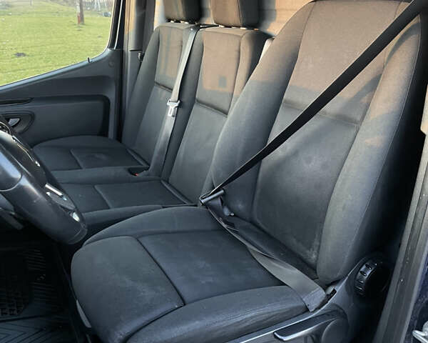 Синий Мерседес Sprinter, объемом двигателя 3 л и пробегом 181 тыс. км за 31500 $, фото 38 на Automoto.ua