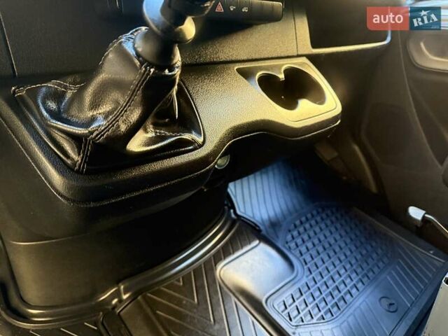 Синий Мерседес Sprinter, объемом двигателя 2.2 л и пробегом 274 тыс. км за 21950 $, фото 62 на Automoto.ua