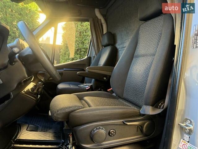 Синий Мерседес Sprinter, объемом двигателя 2.2 л и пробегом 274 тыс. км за 21950 $, фото 48 на Automoto.ua