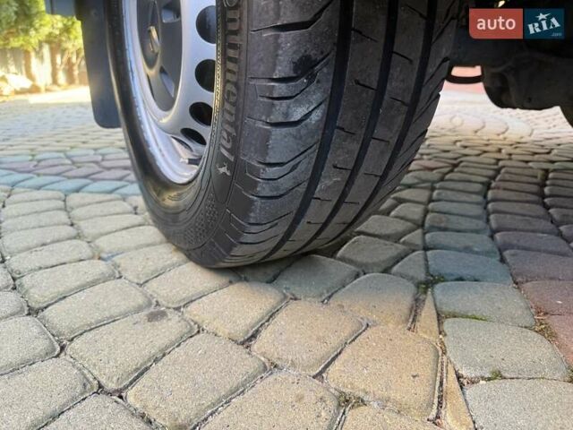 Синий Мерседес Sprinter, объемом двигателя 2.2 л и пробегом 274 тыс. км за 21950 $, фото 35 на Automoto.ua